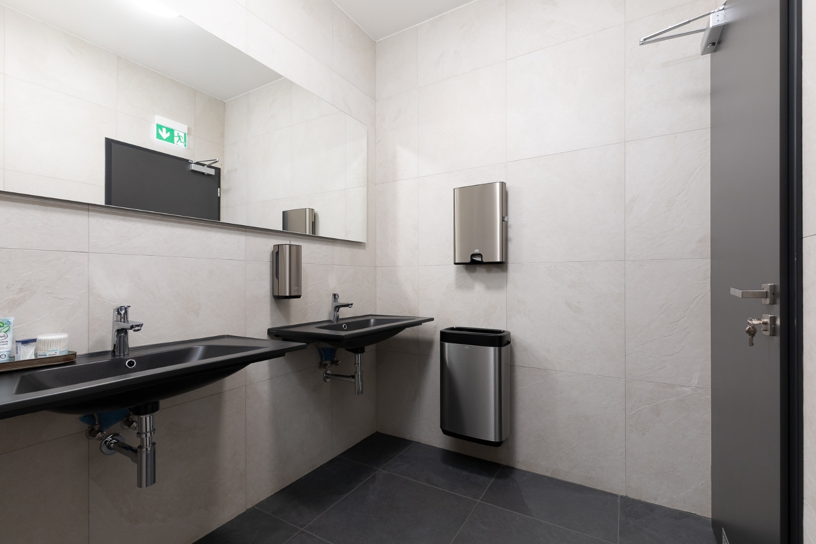 Budova A — světlé kanceláře