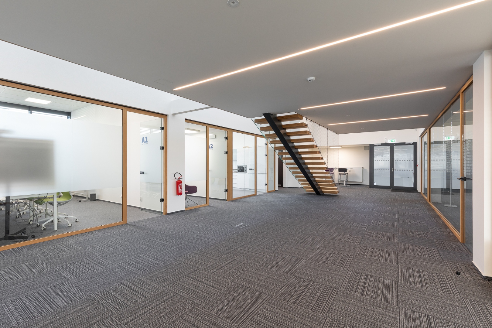 Budova A — světlé kanceláře