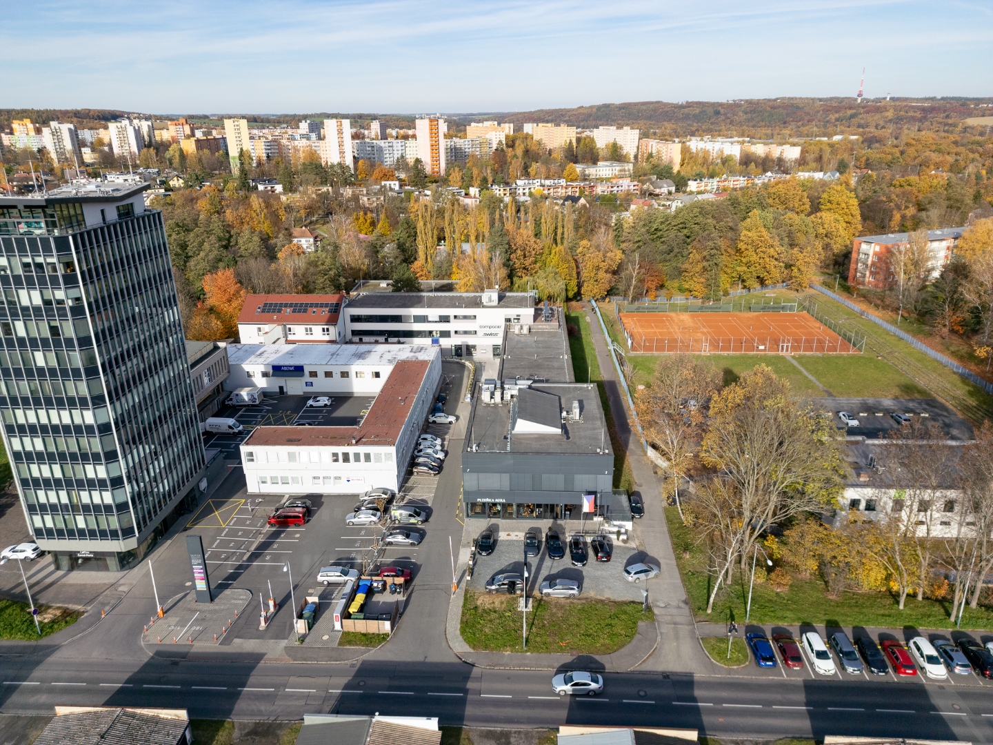 Dron — pohled ze strany