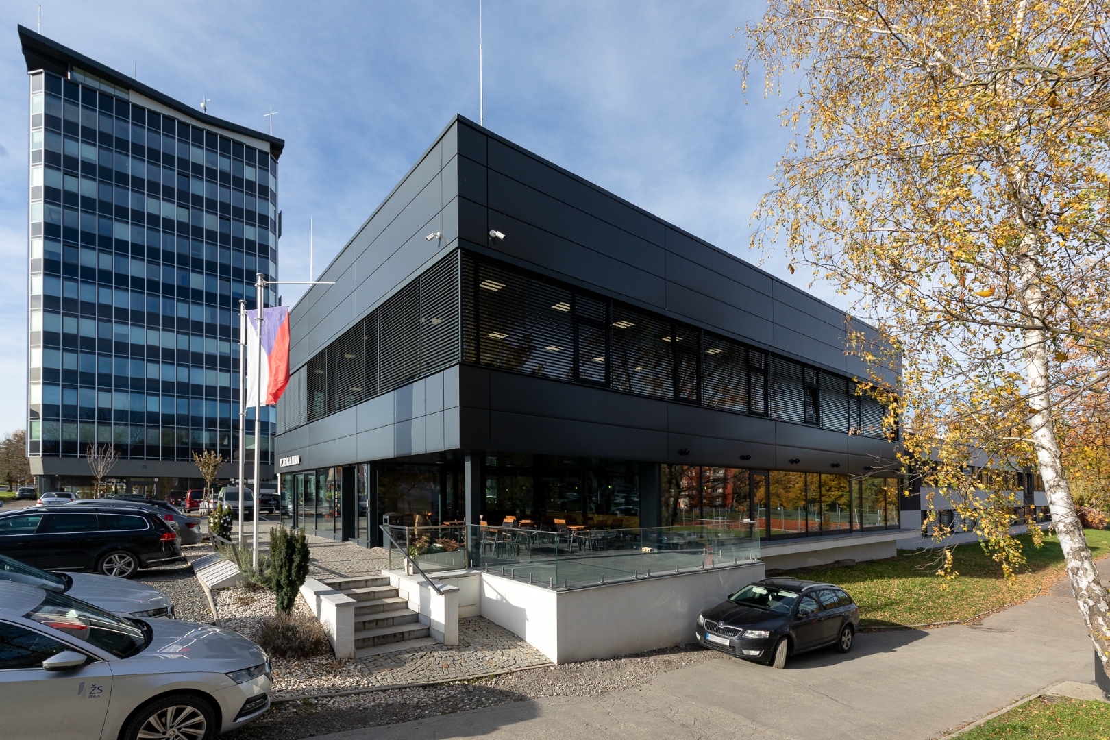 Parkoviště a okolí